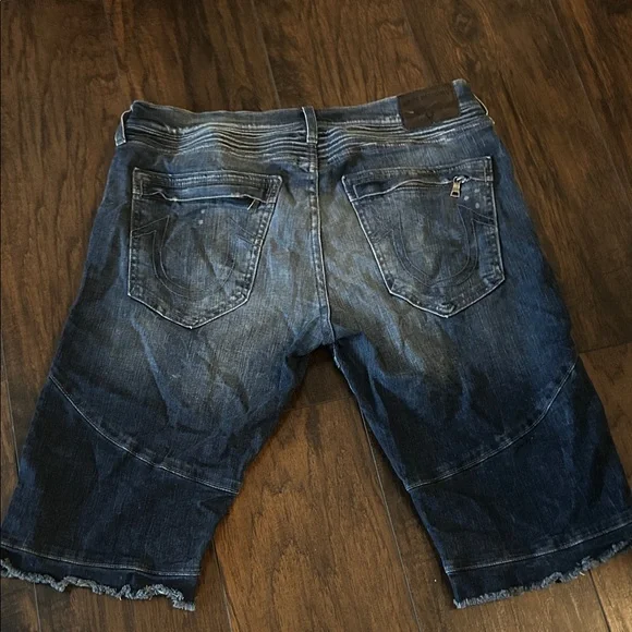 True Religion Men's Distressed Denim Shorts - Picture 3 of 6